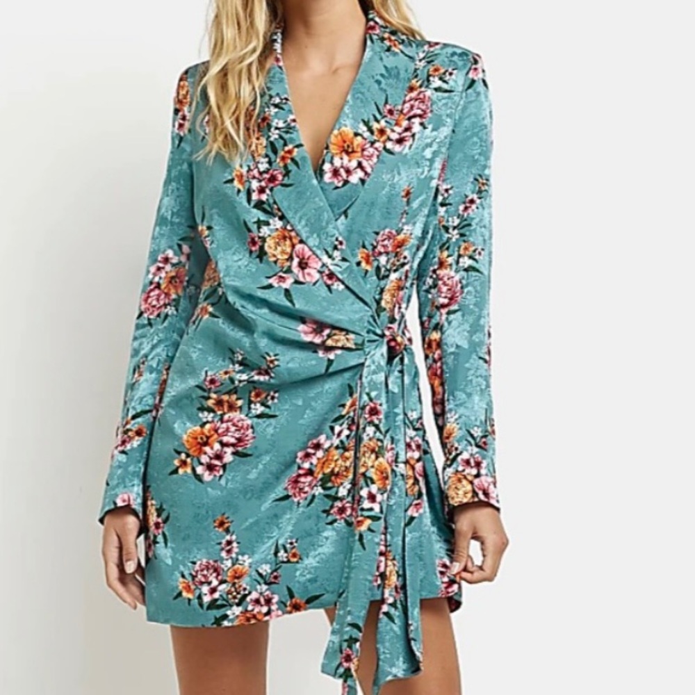 Cute mini dress! Never been worn